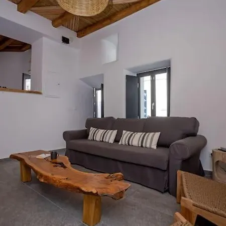 The Pelican Heritage House. Apartment